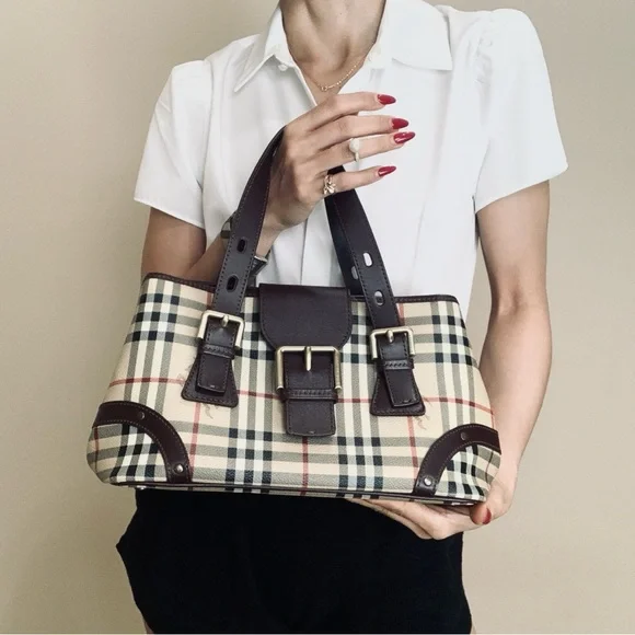 Almost Brand New Burberry bag - Picture 10 of 17